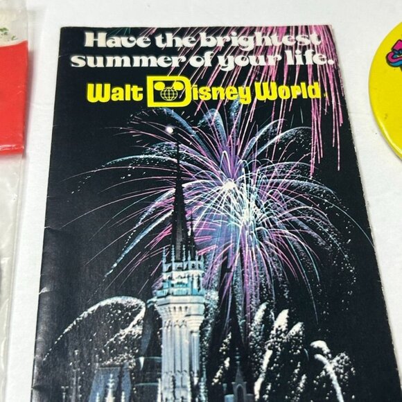 Vintage Walt DisneyWorld Memorabilia Patch Keychain HallofFame Pin Brochure Bag - Picture 6 of 7